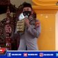 Caption: PS Kanit Bintibsos Satbinmas Polres Sampang (Aipda Liwail Amri) saat menjadi bilal sholat jum'at.