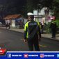 Caption: Satlantas bersama petugas gabungan Polres Sampang saat patroli blue light di Jl. Raya Taddan, Camplong.