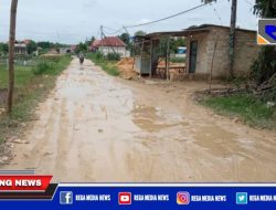 Warga Keluhkan Jalan Desa Tambaan Sampang