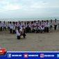 Caption: puluhan murid penerus Perguruan Pencak Silat Surban Putih (PPS-SP) saat di Pantai Camplong, Sampang.