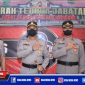 Caption: Kapolres didampingi Waka Polres Sampang, bersama Kasat Reskrim baru dan lama usai sertijab.
