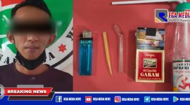 Caption: inisial EW dan barang buktinya saat diamankan di ruang unit Satreskoba Polres Pelabuhan Tanjung Perak, Surabaya 