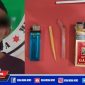 Caption: inisial EW dan barang buktinya saat diamankan di ruang unit Satreskoba Polres Pelabuhan Tanjung Perak, Surabaya 
