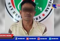 Caption: tersangka inisial AS dan barang buktinya diamankan di Mapolres Pelabuhan Tanjung Perak Surabaya.
