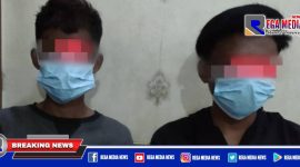 Caption: dua pengamen pelaku curanmor yang diamankan Polsek Kenjeran, Surabaya.