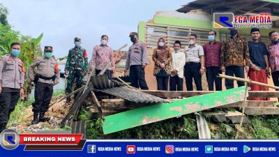 Komisi D Bersama Diknas Bangkalan Tinjau Gedung SDN Tlagah 1 