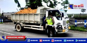 Satlantas Razia Truk Terbuka Melintas di Sampang