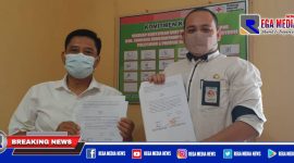 Caption: Dirut RSD Ketapang (dr. Juan Setiadi Zenniko) dan Kepala UTD PMI Sampang (dr. Bhakti) saat penandatanganan PKS pengadaan darah.