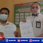 Caption: Dirut RSD Ketapang (dr. Juan Setiadi Zenniko) dan Kepala UTD PMI Sampang (dr. Bhakti) saat penandatanganan PKS pengadaan darah.