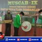 Caption: Ketua OKK DPW PPP Jawa Timur (KH Mujahid Ansori), didampingi Ketua DPC PPP Sampang (Moh. Subhan) dan Sekretaris DPC PPP Sampang (H Amin Arif Tirtana), saat memukul gong pembukaan Muscab.