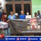 Caption: anggota KPK Sampang saat dan usai penggalangan dana bantu korban erupsi semeru.