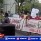 Caption: sejumlah pemuda saat unjuk rasa didepan Mapolres Bangkalan.