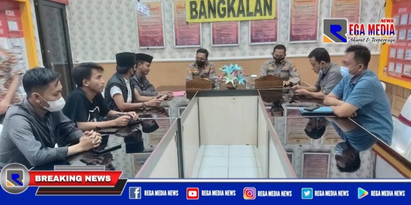 Caption: aktivis Garda Maba saat audiensi ke Mapolres Bangkalan.