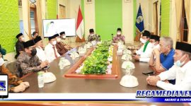 Caption: Gubernur Jawa Barat (Ridwan Kamil) didampingi Bupati Bangkalan (Ra Latif) temui ulama' Bangkalan.