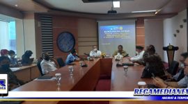 Caption: Rektor UTM (Muh Syarif) saat menerima kunjungan kerja Pansus DPRD Provinsi NTB dilantai 5 Gedung Rektorat UTM.