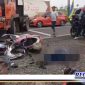 Caption: situasi dan kondisi korban setelah terjadi kecelakaan di Jl. Raya Pleyang, Sampang.
