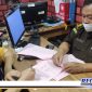 Caption: terdakwa Suhartono (kiri) mantan Kepala Desa Tanah Merah.