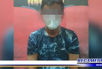 Caption: tersangka pencurian Hp inisial AL saat diamankan di Mapolres Pelabuhan Tanjung Perak Surabaya.