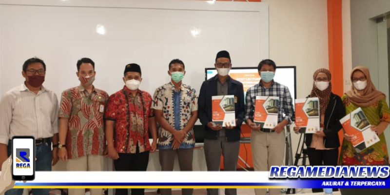 Caption: Jajaran Dekanat Fisib UTM saat berpose dengan dosen penerima pemenang Best Lecturer Performance In Teaching 2021.