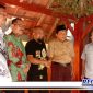 Caption: perwakilan orang tua murid dan guru SMPN 1 Camplong, didampingi perwakilan PGRI dan Kadisdik Sampang.