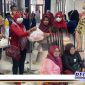Caption: Ketua Icha Lovers saat memberikan paket bantuan kepada pasien RSD Ketapang, Sampang, serta ziarah ke astah Bangsa Cara.