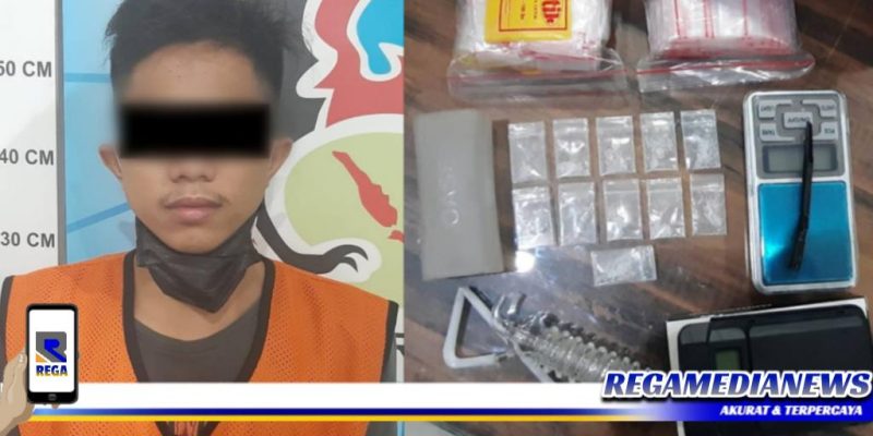 Caption: tersangka narkoba inisial AR dan barang buktinya diamankan di Mapolrestabes Surabaya.
