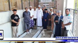 Caption: Pengurus The Presnas Center saat berziarah ke makam para Tokoh Pejuang Pembentukan Provinsi Gorontalo.