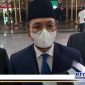 Caption: Bupati Bangkalan (R Abdul Latif Amin Imron) saat di wawancara awak media, usai pelantikan Kepala Sekolah.
