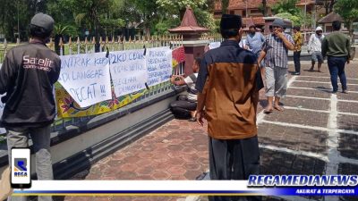 Tuding P2KD Ceguk Tak Profesional, Warga Lakukan Protes di Depan Kantor Bupati Pamekasan