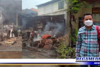Caption: tampak aktivitas di depan gudang besi tua, di sekitar jembatan Kedinding Surabaya.