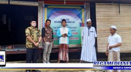 Caption: Plt Direktur RSD Ketapang (dr. Juan Setiadi Zenniko) saat silaturahmi ke kediaman pasien BPJS di Desa Tlagah, Banyuates, Sampang.