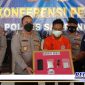 Caption: konferensi pers, Kapolres Sampang tunjukkan tersangka dan barang bukti narkoba yang diamankan di Ketapang.