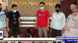 Caption: pelaku narkoba inisial RD dan barang buktinya saat diamankan di Mapolsek Pangarengan.