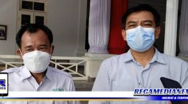Caption: Dirut PDAM Bangkalan (Joko Supriyanto) bersama Dirut PDAM Kota Bandung saat di wawancarai awak media.