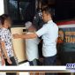 Caption: tampak petugas keamanan Rutan Kelas IIB Sampang, mengawal ketat napi yang hendak dipindah ke Lapas IIA Pamekasan.