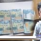 Caption: tersangka pencurian inisial AA dan sejumlah uang barang bukti diamankan polisi.
