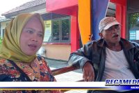 Caption: Musyarofah bersama suaminya Muhammad Yakkub saat di wawancarai awak media di Mapolres Bangkalan.