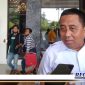 Caption: Rektor Universitas Trunojoyo Madura (Dr. Drs. Ec. H. Muh Syarif), saat diwawancara awak media.