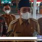 Caption: Bupati Bangkalan (R. Abdul Latif Amin Imron) saat diwawancara awak media.