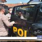 Caption: anggota Polsek Sampang saat mengamankan terduga pelaku pencurian di Pasar Srimangunan.