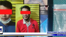 Caption: dua tersangka kasus narkoba inisial CS dan FS saat diamankan di Mapolsek Tambaksari Surabaya.