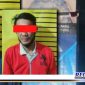 Caption: dua tersangka kasus narkoba inisial CS dan FS saat diamankan di Mapolsek Tambaksari Surabaya.