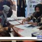 Caption: sejumlah warga antuasias ikuti operasi katarak gratis yang di prakarsai YPP Indonesia dan RSD Ketapang.