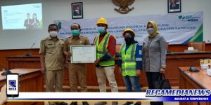 BPJS Ketenagakerjaan Cabang Madura Serahkan Simbolis Perlindungan Pekerja Konstruksi Proyek JLS