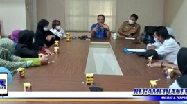 Caption: TRC-PPAI Kota Gorontalo bersama sejumlah warga saat berdialog dengan Ketua Komisi A DPRD Kota Gorontalo, tentang dr. Nur Albar yang tidak lagi bertugas di RS. Otanaha Kota Gorontalo.