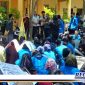 Caption: puluhan mahasiswa saat aksi unjuk rasa di halaman kampus STKIP PGRI Bangkalan.