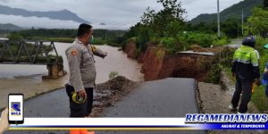 Luapan Air Sungai Bone Akibatkan Badan Jalan Amblas dan Poros Utama Jalan Putus