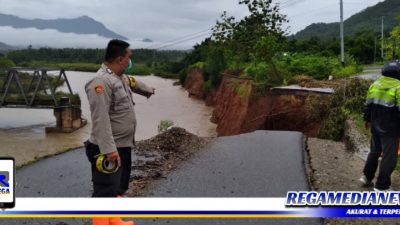 Luapan Air Sungai Bone Akibatkan Badan Jalan Amblas dan Poros Utama Jalan Putus