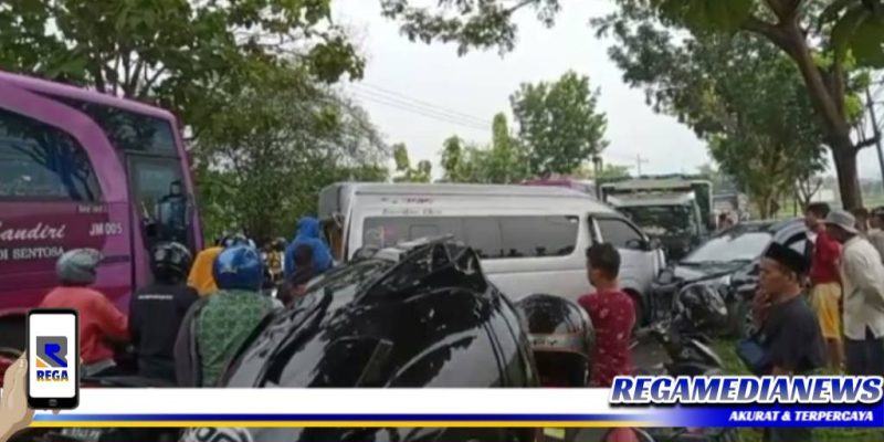 Caption: tampak kendaraan yang terlibat kecelakaan dan terjadinya kemacetan di lokasi kejadian.