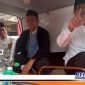 Capation: Kepala Badan Pelaksana BPKH (Abimanyu), saat menaiki mobil bantuan BPKH untuk pesantren Al Ibrohimy.